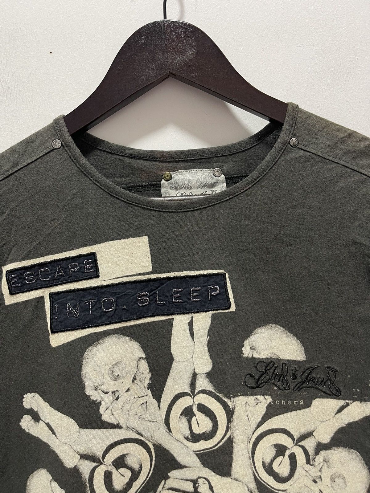Vintage ELVIS JESUS THE BUTCHERS HUMAN TSHIRT Y2K Size US S / EU 44-46 / 1 - 3 Thumbnail