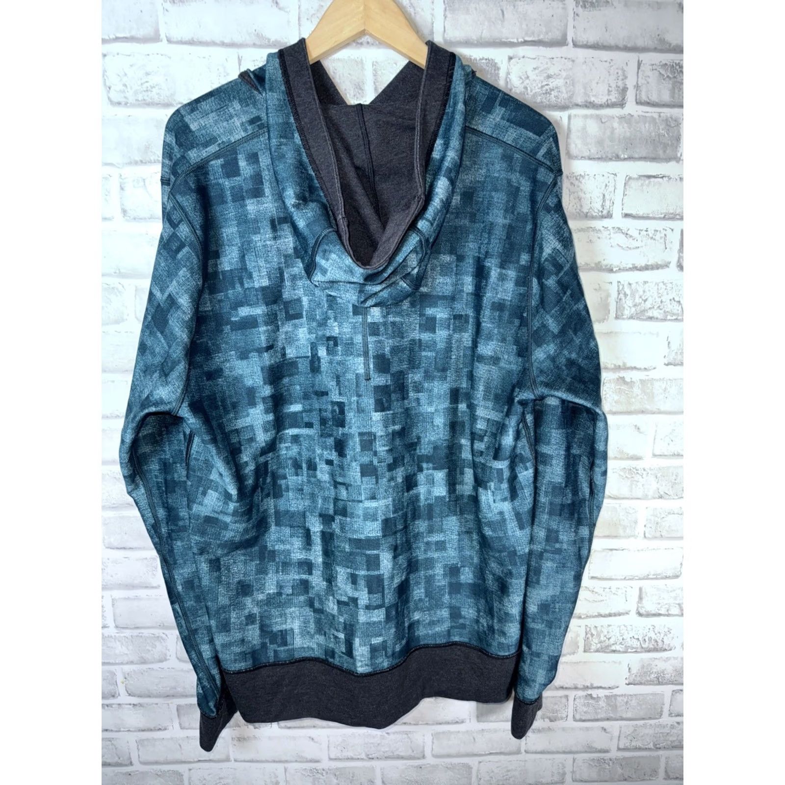 Lululemon Lululemon Hoodie Reversible Gray & Teal Mens L Pullover Size US L / EU 52-54 / 3 - 6 Thumbnail