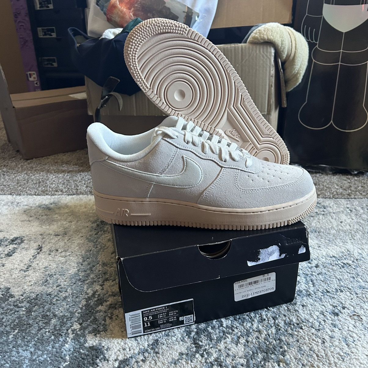 Nike WiNTER 2021 AiR FORCE 1 PREMiUM SUMMiT WHiTE PEARL SUEDE AF1 Size US 9.5 / EU 42-43 - 3 Thumbnail