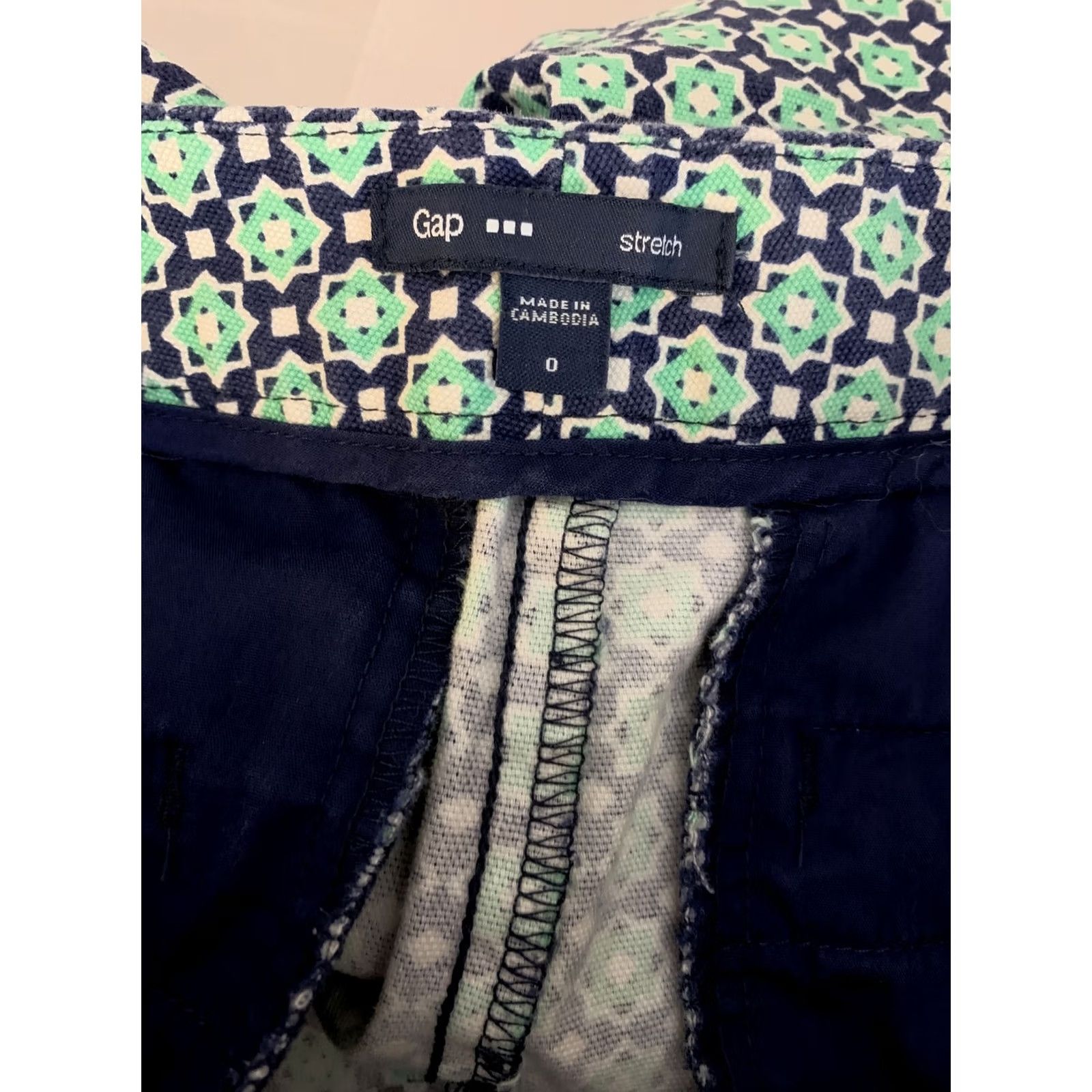 Gap VINTAGE GAP Stretch Womens Sz 0 Shorts-4383 Geometric Pattern Blue Green Zip Front See Photo See Photo See Photo Womens Loves Sports Mens? Size 25" / US 0 / IT 36 - 6 Thumbnail