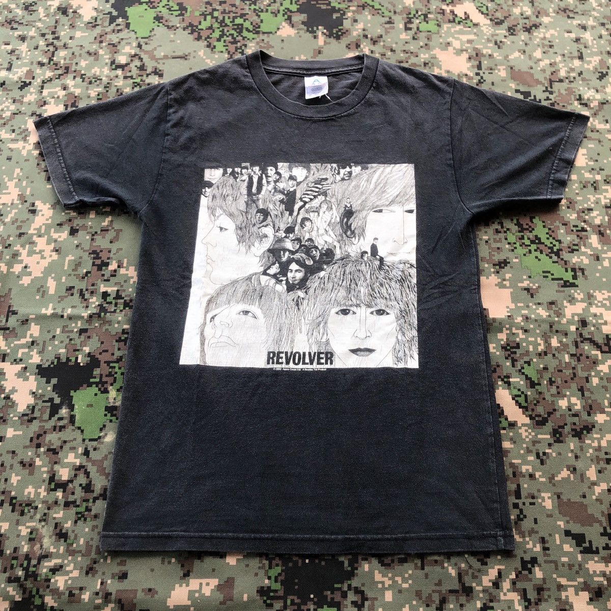Band Tees × Vintage Vtg The Beatles Revolver Album Band Tshirt Size US M / EU 48-50 / 2 - 2 Thumbnail