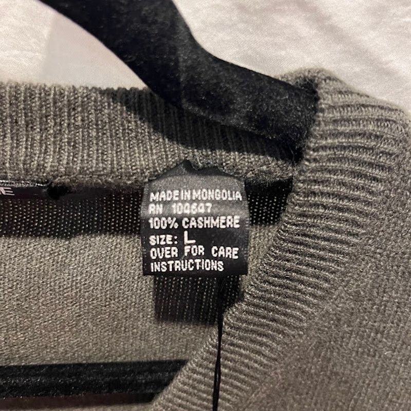 Other NWT Richard Waithe Sweater Jumper Cashmere V Neck Olive Sz L Size US L / EU 52-54 / 3 - 4 Thumbnail