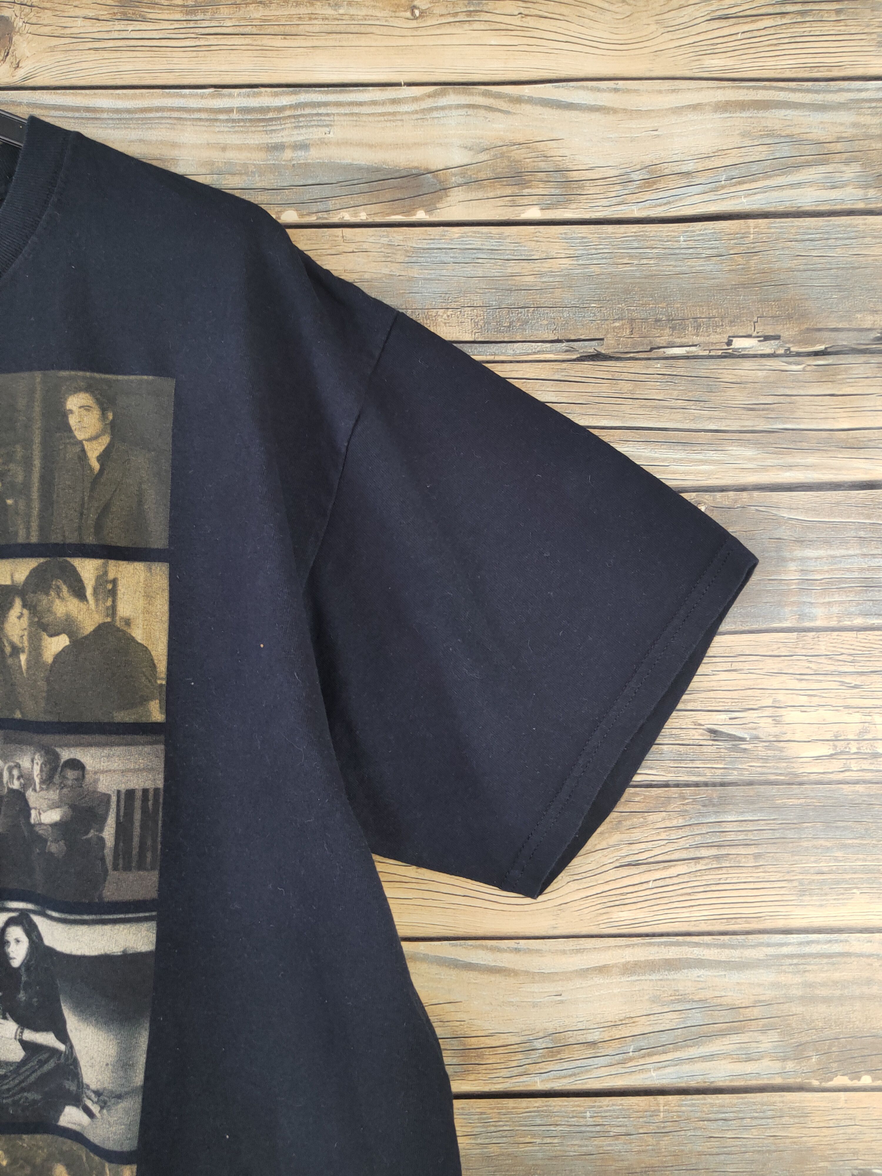 Vintage DL Twilight New Moon black movie Short Sleeve T-shirt #2078 Size US XL / EU 56 / 4 - 7 Thumbnail