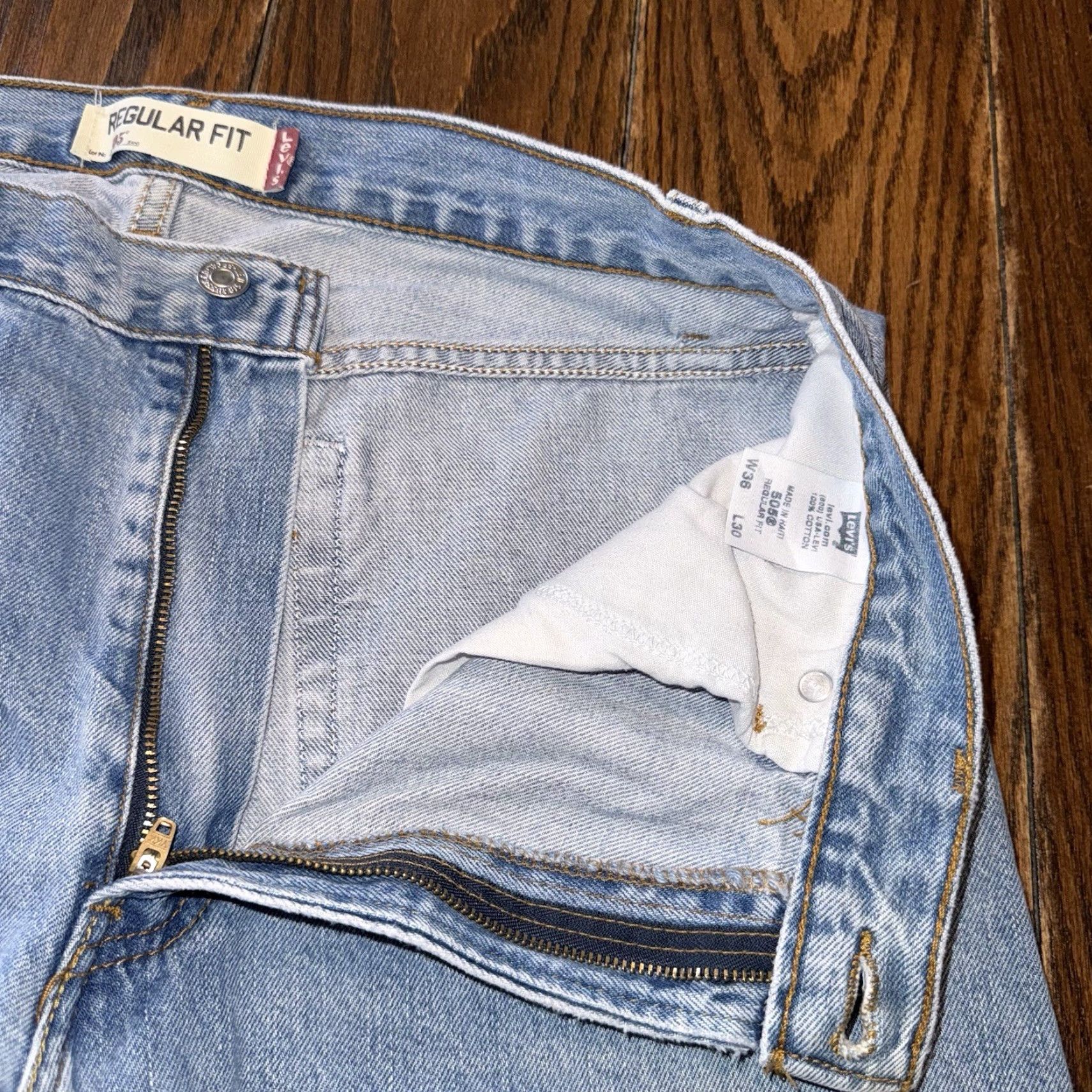 Levi's VINTAGE Levi's 505 Jeans 36x30 Light Wash Straight Denim Blue 90s USA Red Tab Unisex Adults 5-Pocket Style Slim Regular Mens Womens Size US 36 / EU 52 - 4 Thumbnail
