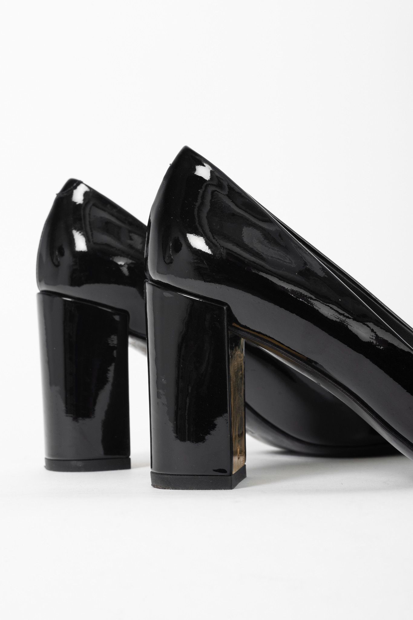 Louis Vuitton Louis Vuitton Black Patent Leather Embellished-Buckle Pumps Size US 4.5 / IT 34.5 - 8 Thumbnail