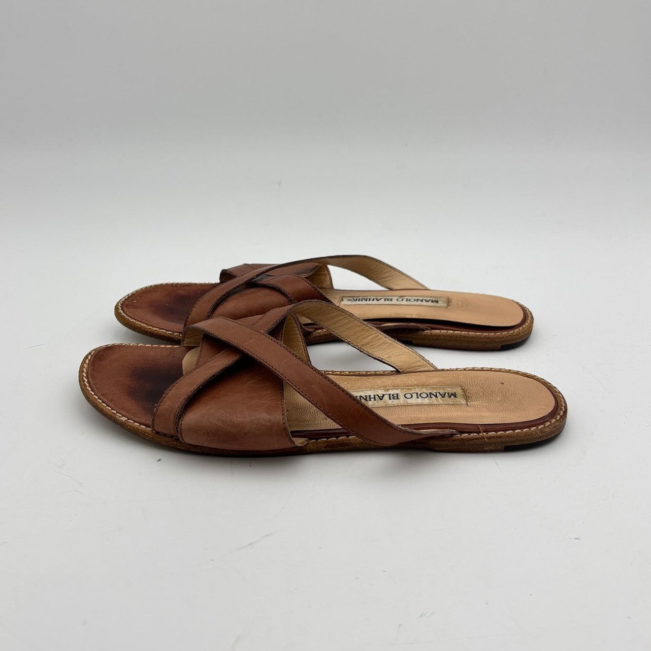 Manolo Blahnik Manolo Blahnik Brown Leather Flat Sandals Slides Size 35.5 Size US 5.5 / IT 35.5 - 6 Thumbnail