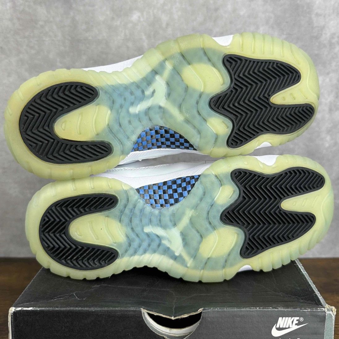 Jordan Brand Air Jordan 11 Retro Low Legend Blue Size 5 GS 528896-117 OG Size US 5 / EU 37 - 7 Thumbnail