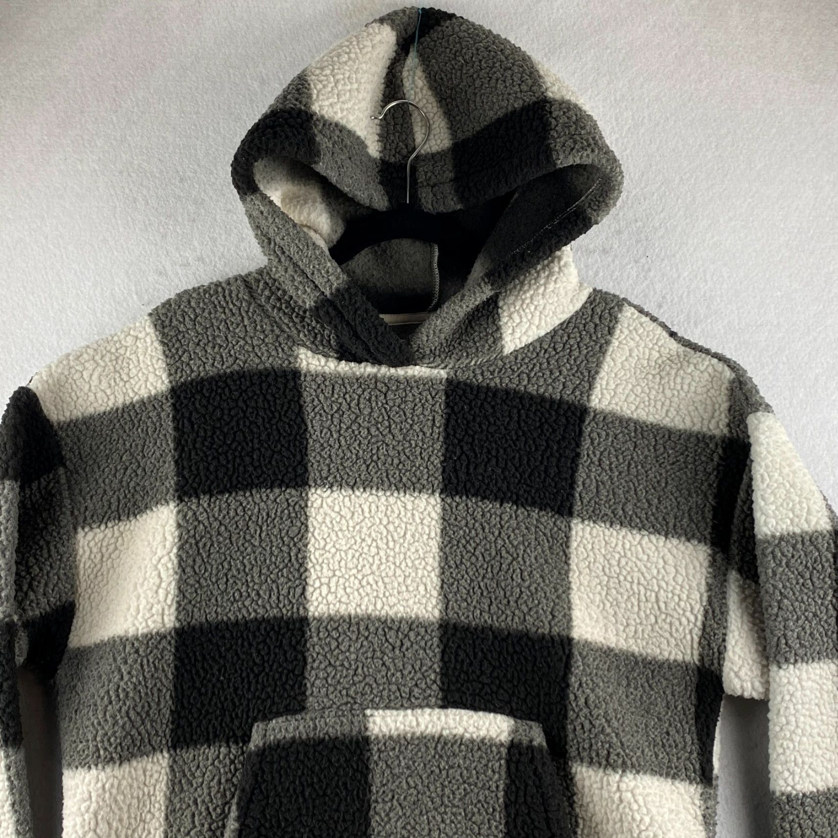 American Eagle Outfitters American Eagle Hoodie Womens Medium M Black White Colorblock Sherpa Pullover Size M / US 6-8 / IT 42-44 - 2 Thumbnail