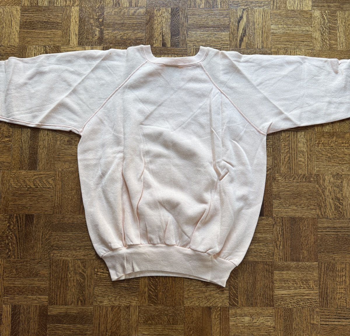 Vintage Vintage 80s Pink Blank Raglan Crewneck Sweatshirt Size US XL / EU 56 / 4 - 6 Thumbnail