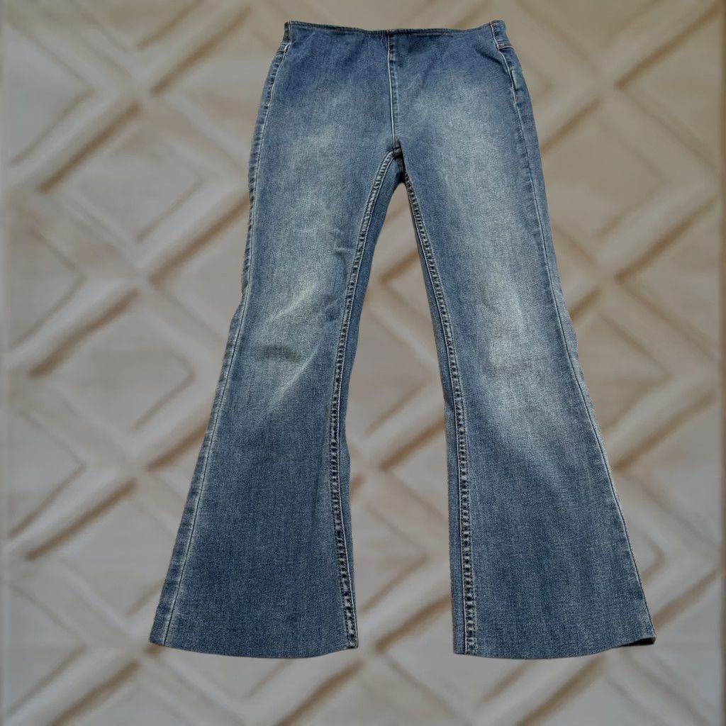 Vintage We The Free Pull On Flare Denim Jeans Womens 28 Blue High Rise Stretch Y2K Style Size 28" / US 6 / IT 42 - 1 Thumbnail