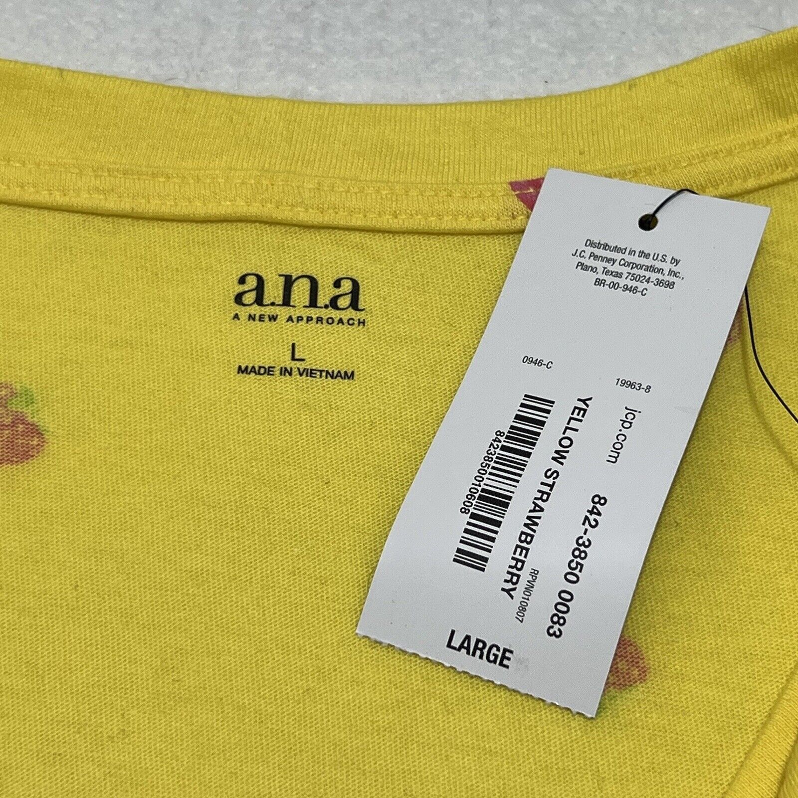 Other a.n.a. Large V-Neck Tee Strawberry Pattern Yellow T Shirt Size L / US 10 / IT 46 - 3 Thumbnail