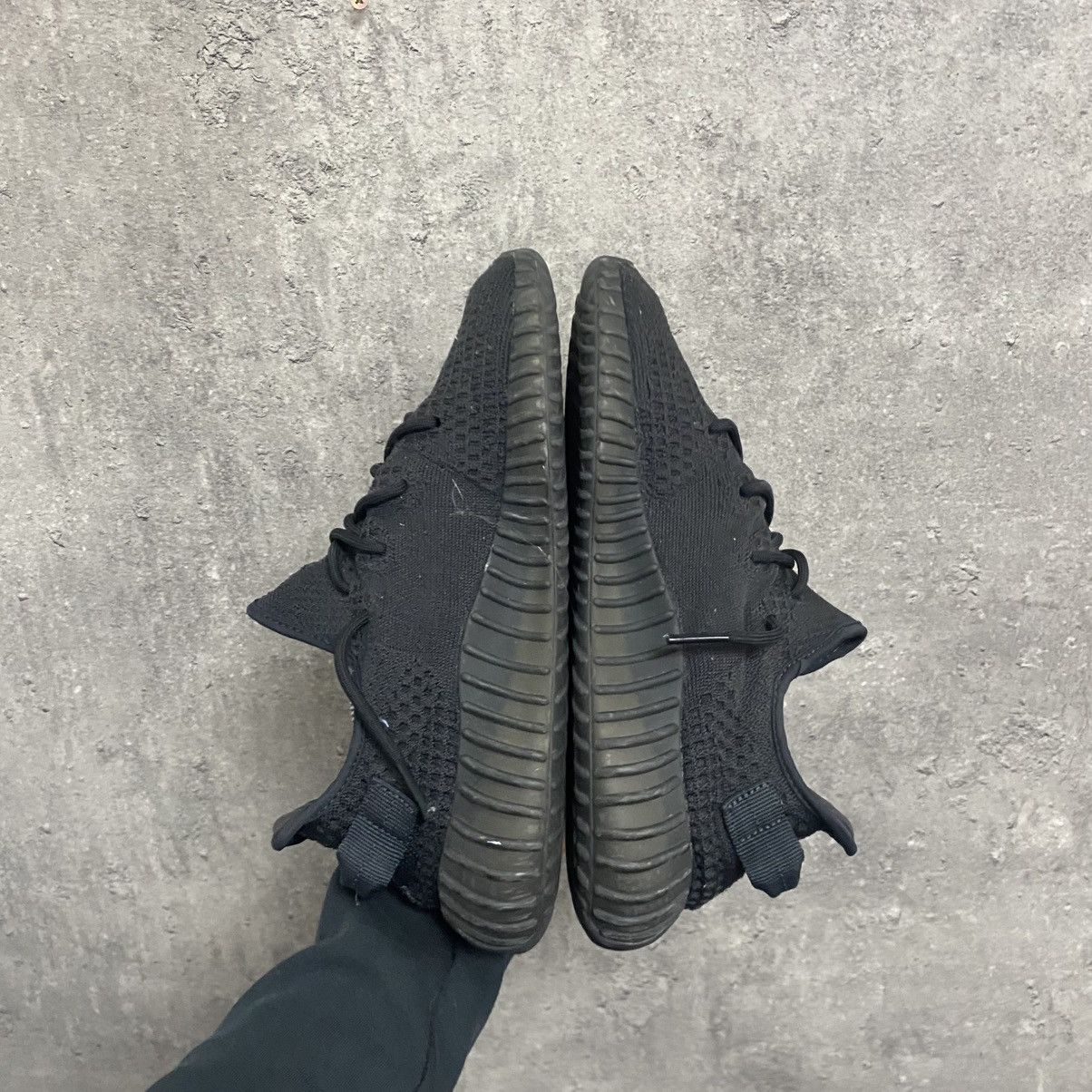Adidas × Kanye West Adidas Yeezy Boost 350 V2 Onyx Size US 10 / EU 43 - 7 Thumbnail