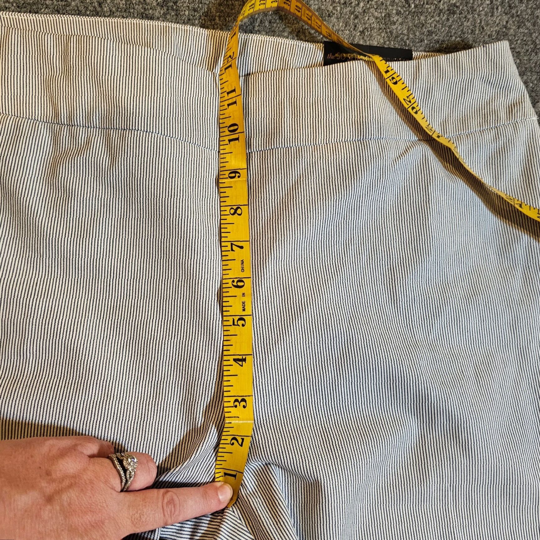 Vintage Chico's Pants Womens 14 Gray Striped Bridgitte Cropped Slimming Capri Stretch Shirt? Size 36" / US 14 / IT 50 - 5 Thumbnail