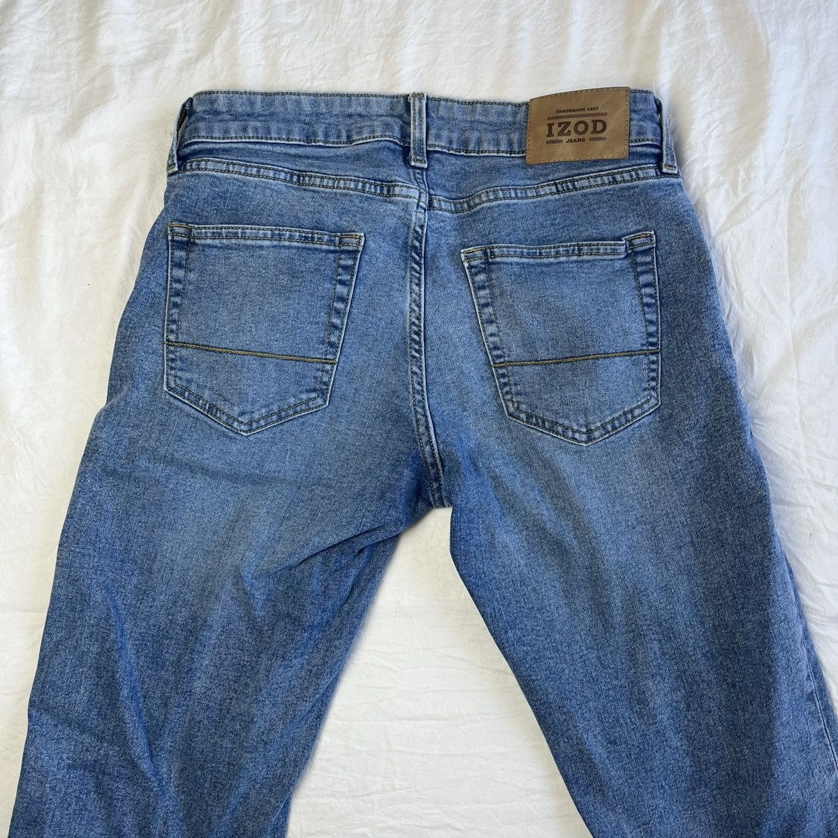 Izod Izod medium wash straight leg jeans Size 30" / US 8 / IT 44 - 4 Thumbnail