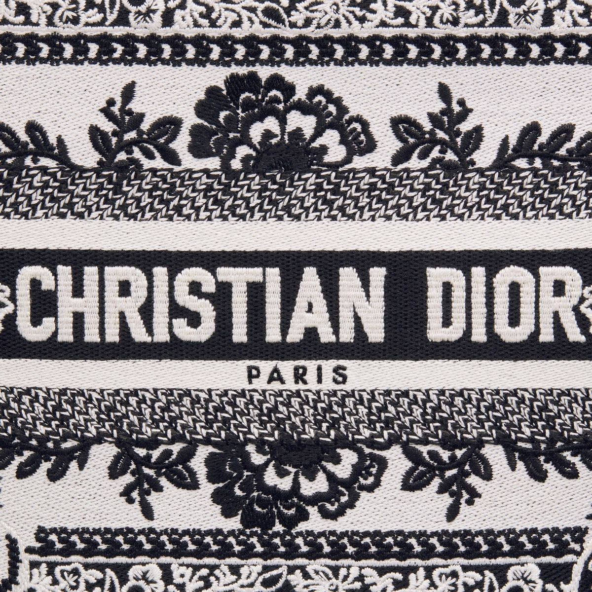 Dior o1bcso1str1124 Size: OS / Hat Basket Bag in White/Black Size ONE SIZE - 7 Thumbnail