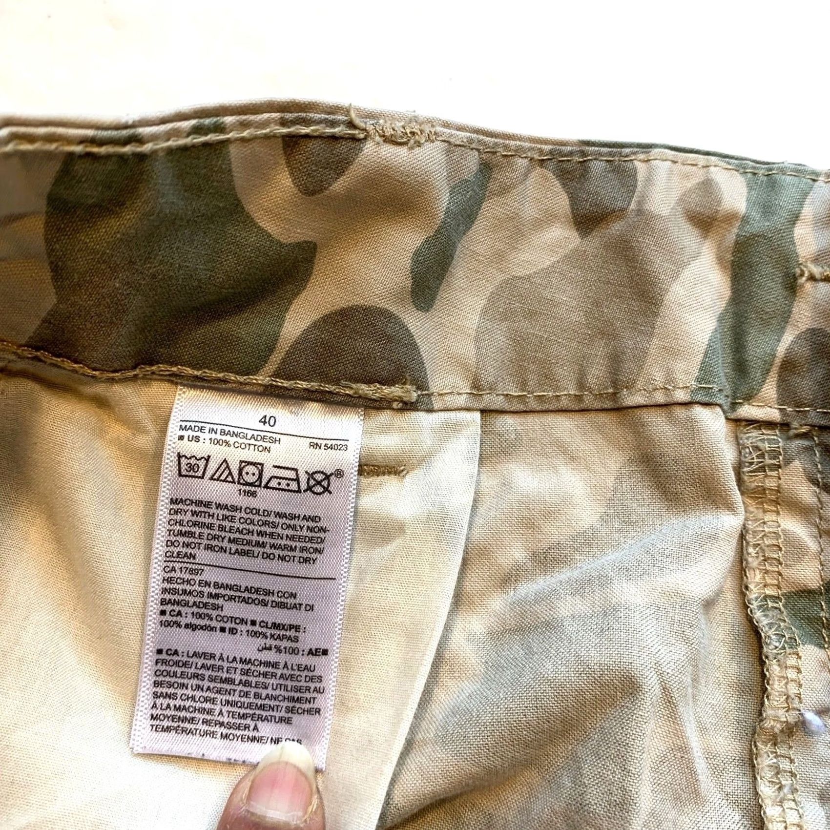 Old Navy Old Navy Desert Camo Cargo Shorts Mens 40 Relaxed Camouflage Hunting Beach NEW Size US 40 / EU 56 - 7 Thumbnail