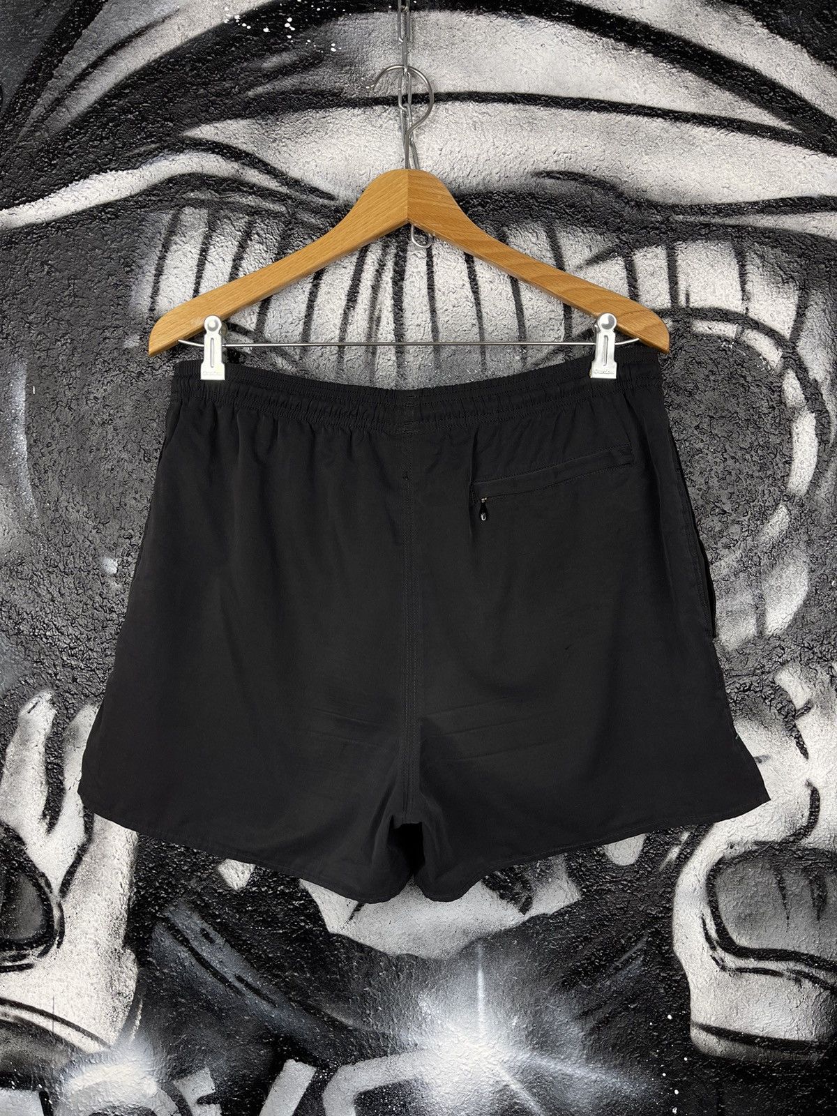 Adidas Adidas Equipment Vintage Black Sport Shorts Men’s Size M Size US 32 / EU 48 - 5 Thumbnail