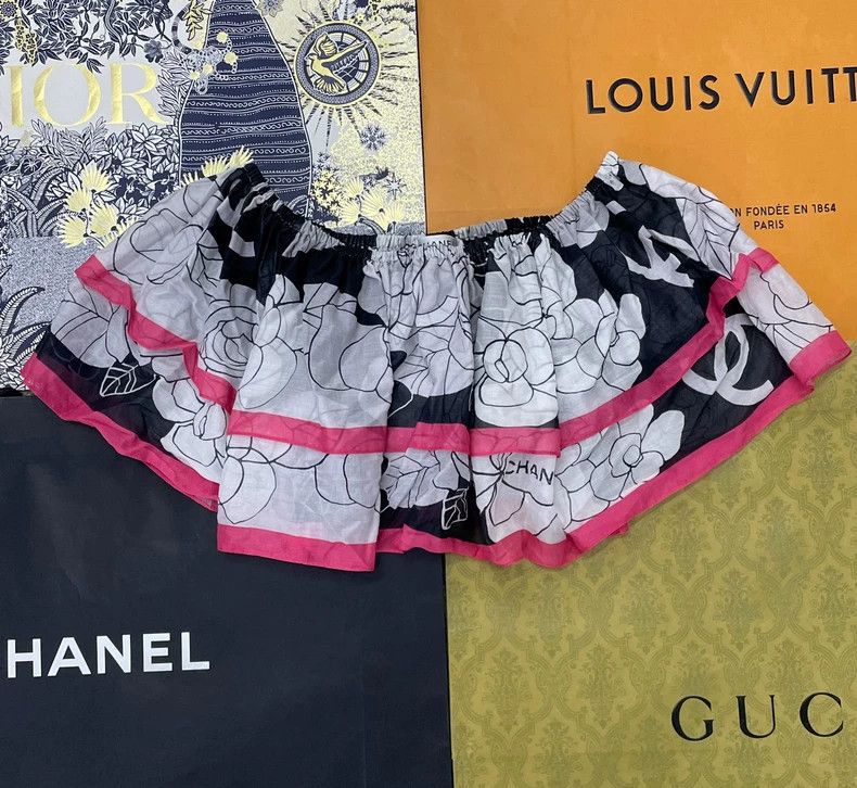 Chanel chanel Coloured camelia one-word shoulder Size XS / US 0-2 / IT 36-38 - 1 Thumbnail