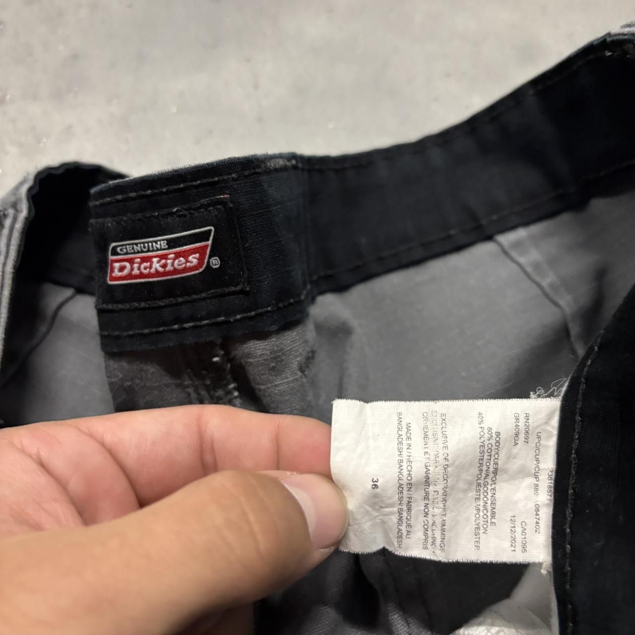 Dickies × Vintage Crazy Vintage Y2K/2000s Baggy Grey Dickies Workwear Skater Style Cargo Shorts! Size US 36 / EU 52 - 7 Thumbnail