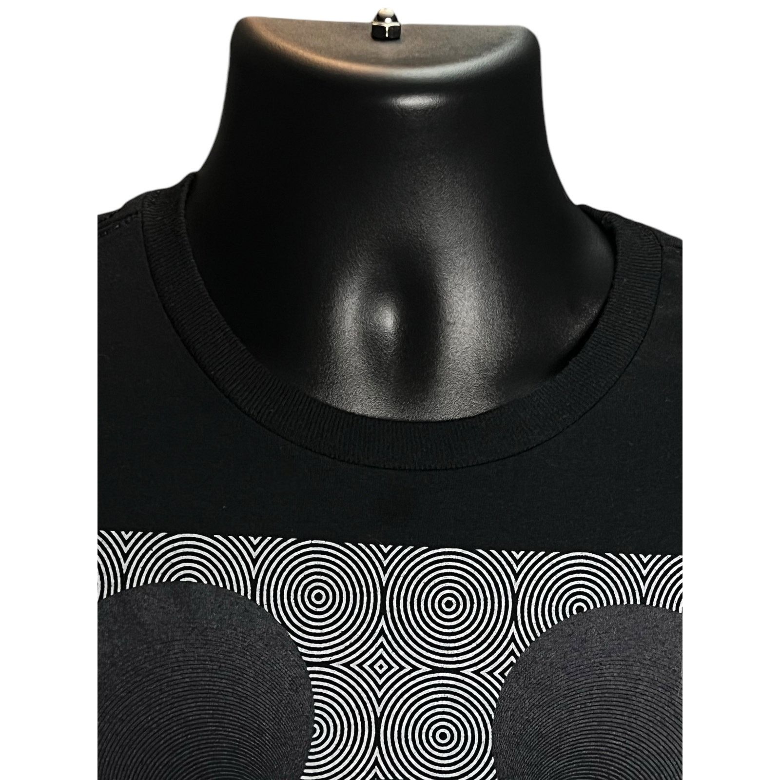 Disney Disney Mickey Mouse Silhouette Hypnotic Patterns Black Shirt Size US S / EU 44-46 / 1 - 4 Thumbnail
