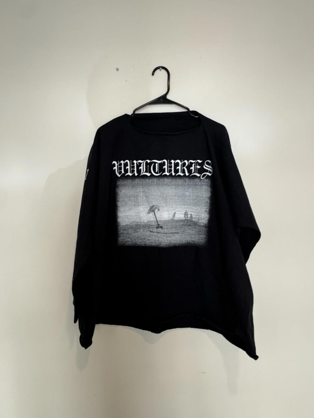 Yeezy Yeezy Longsleeve with 'Vultures' and 'Volume 1' Text Size US L / EU 52-54 / 3 - 1 Thumbnail