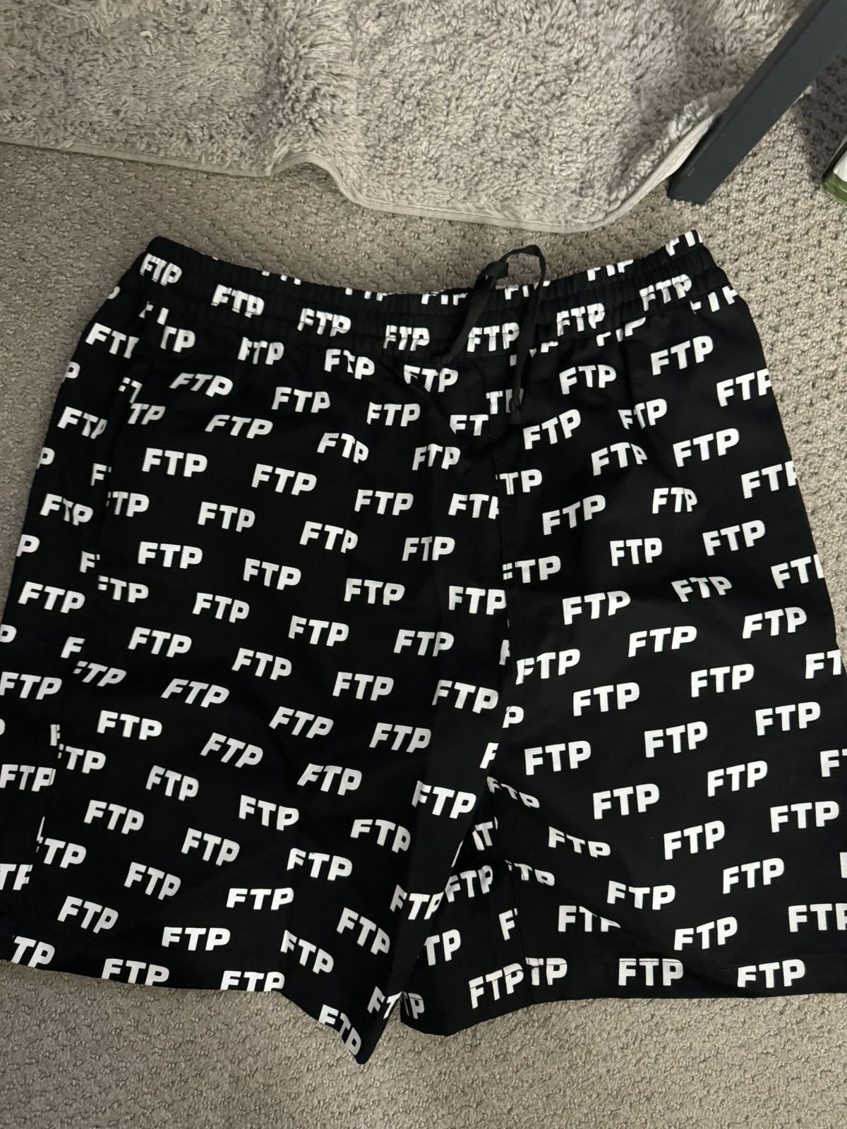 FTP all over outline deals shorts Size M