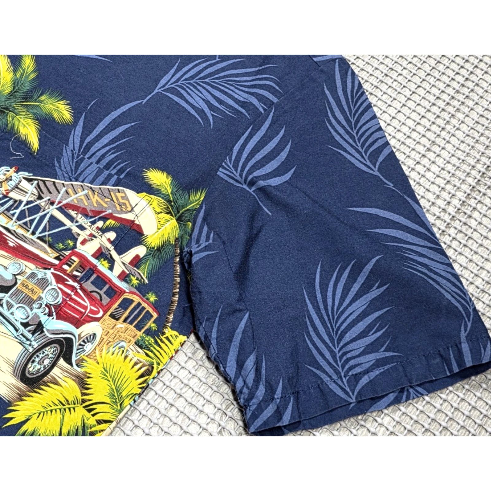 Vintage Royal Hawaiian Mens L Hawaii Beach Aloho Short Sleeve Shirt Vintage Floral Button-Up Shirt Size US L / EU 52-54 / 3 - 6 Thumbnail