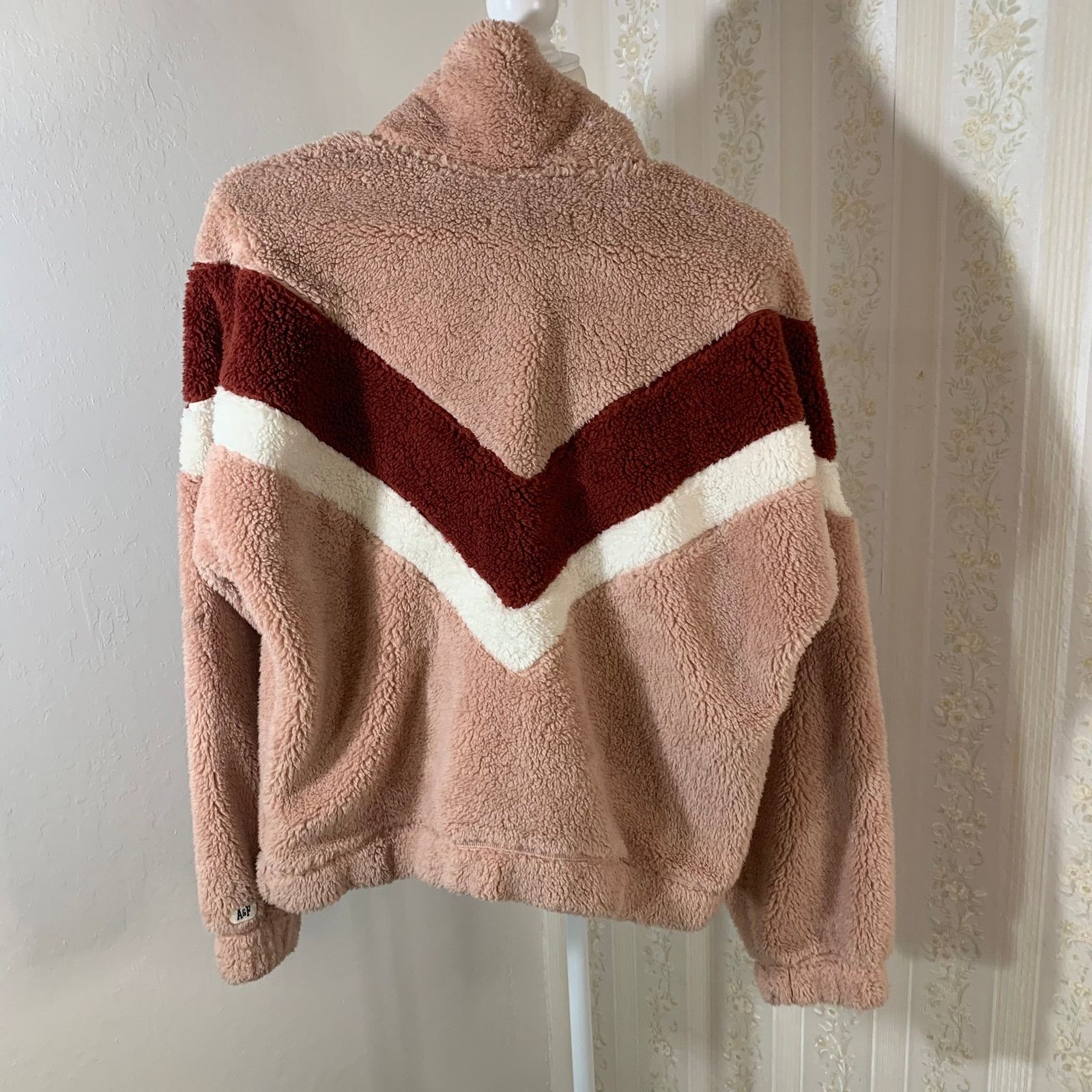 Abercrombie & Fitch Abercrombie & Fitch Fuzzy Teddy Fleece Size S Size S / US 4 / IT 40 - 2 Thumbnail
