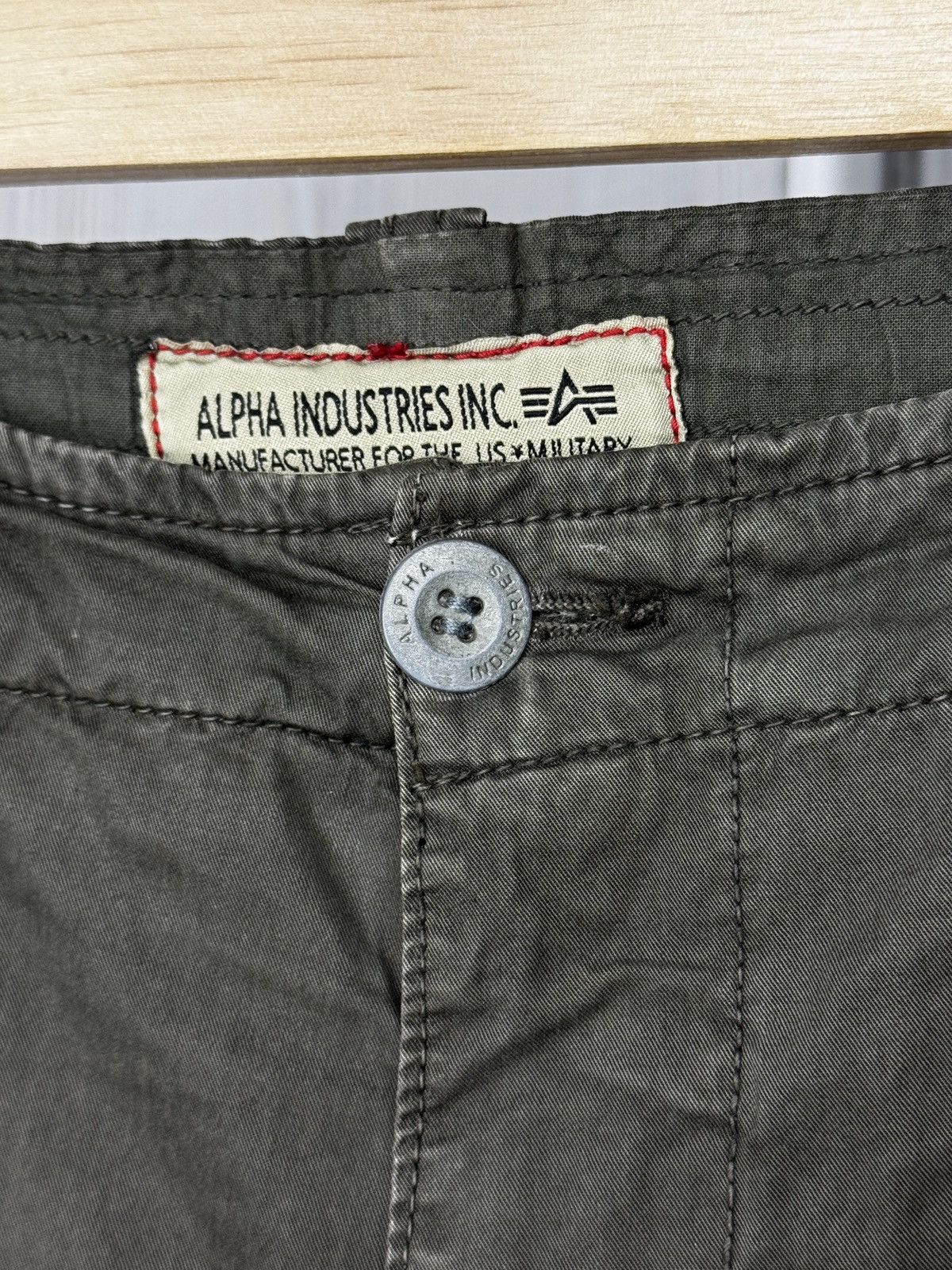 Alpha Industries Alpha Industries Khaki Green Cargo shorts size 33 Size US 33 - 4 Thumbnail
