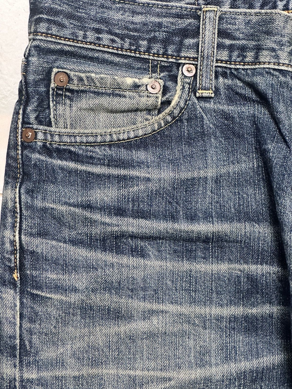 Uniqlo Vintage Uniqlo Distressed & Thunder Striked Vintage Looks Size US 32 / EU 48 - 5 Thumbnail
