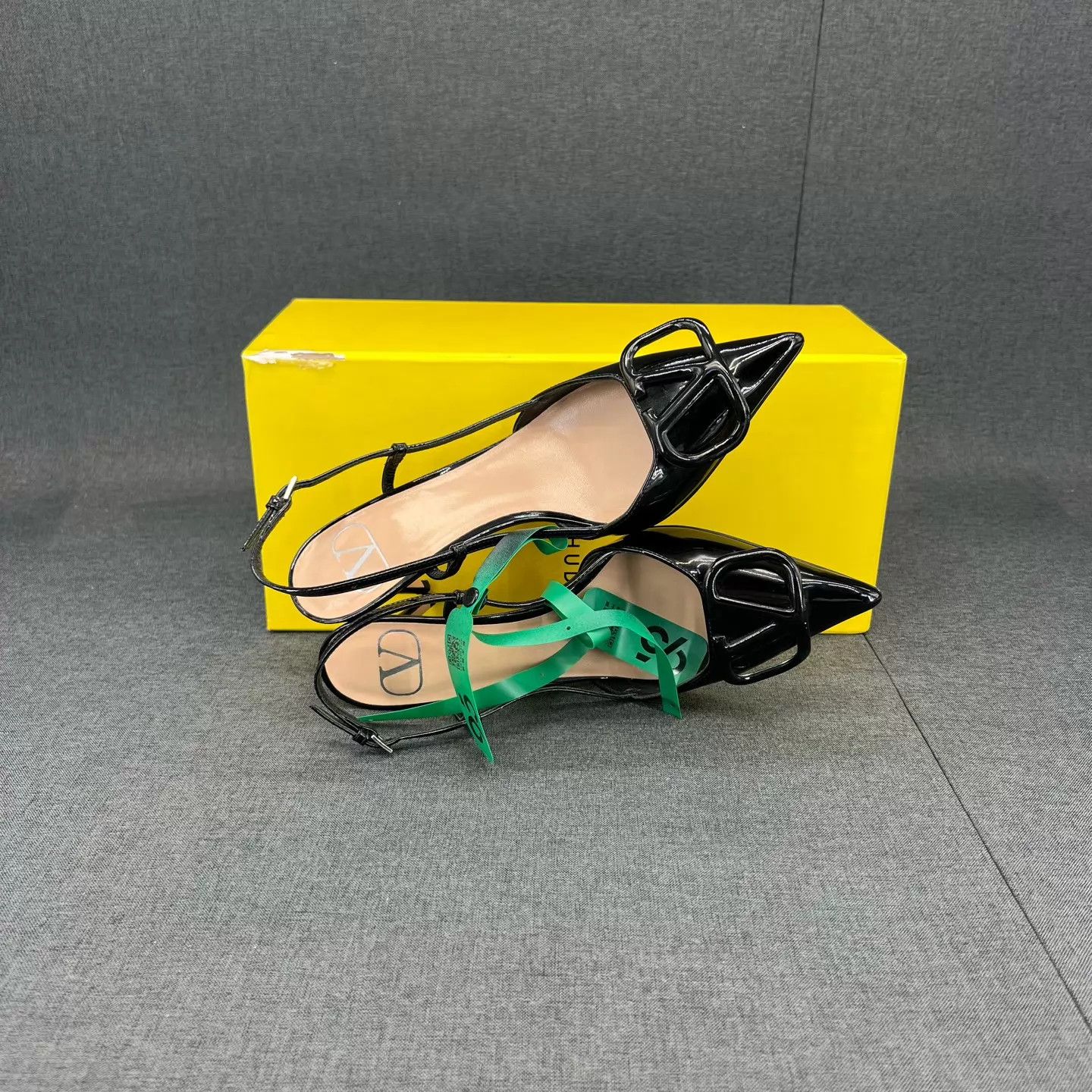 Valentino Valentino Vlogo Patent Leather Black Heels 35.5 with Box Size US 5 / IT 35 - 2 Thumbnail