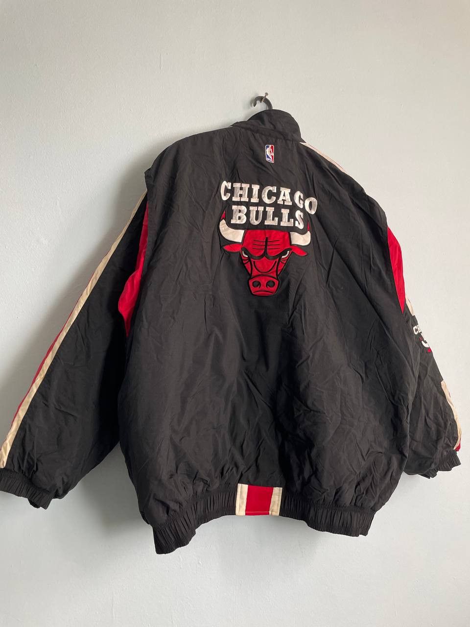 NBA Vintage 1990’s Chicago Bulls Starter Zip Up Puffer NBA Size US XXL / EU 58 / 5 - 2 Thumbnail