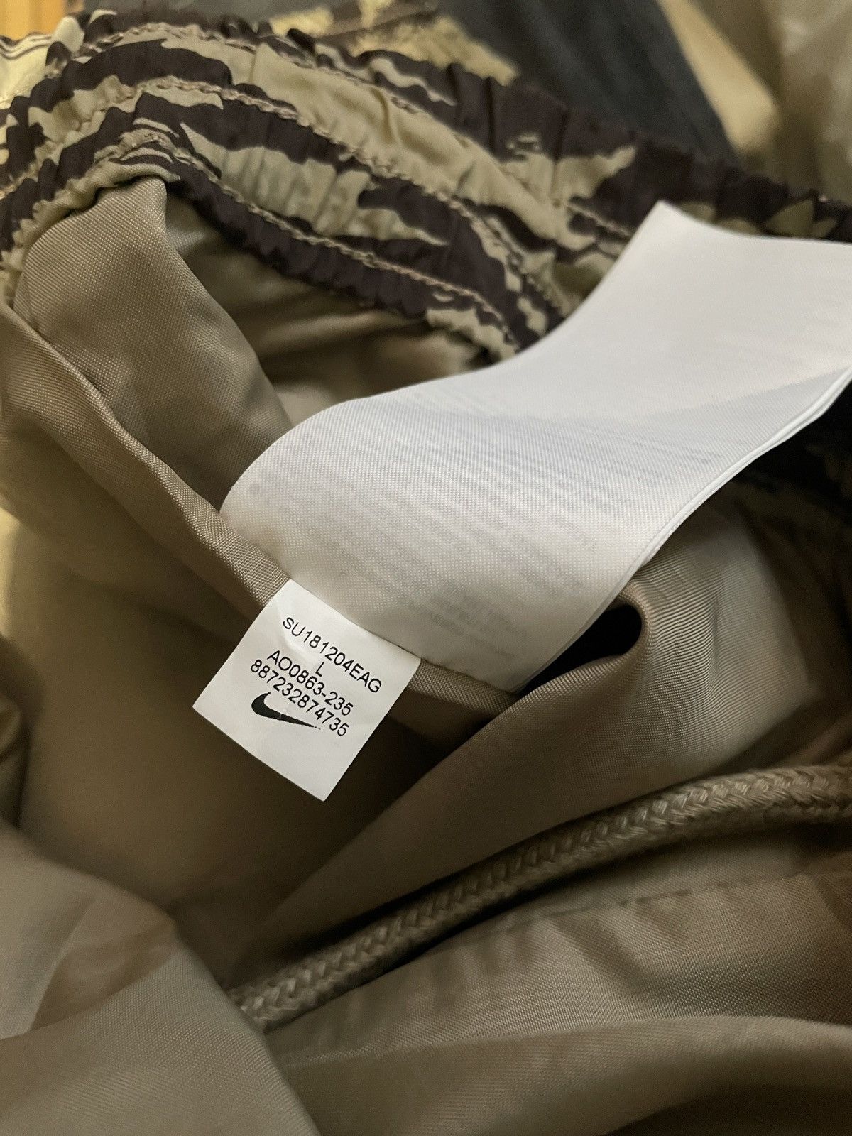Nike Nike Tiger Camo Track Pants Big Logo Swoosh Back Size US 32 / EU 48 - 9 Thumbnail