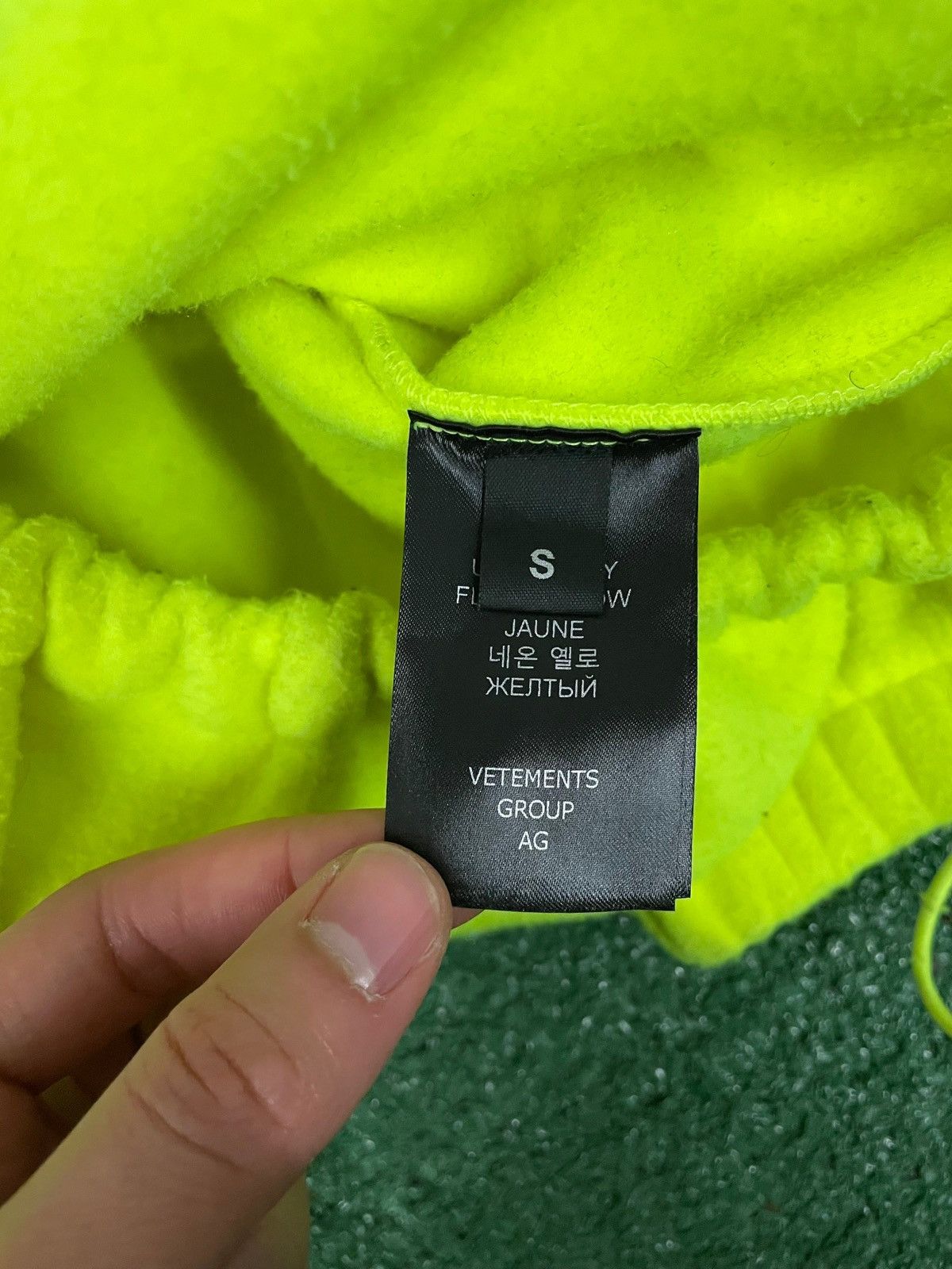 Vetements Vetements flou yellow fleece zip up jacket Size US XL / EU 56 / 4 - 6 Thumbnail