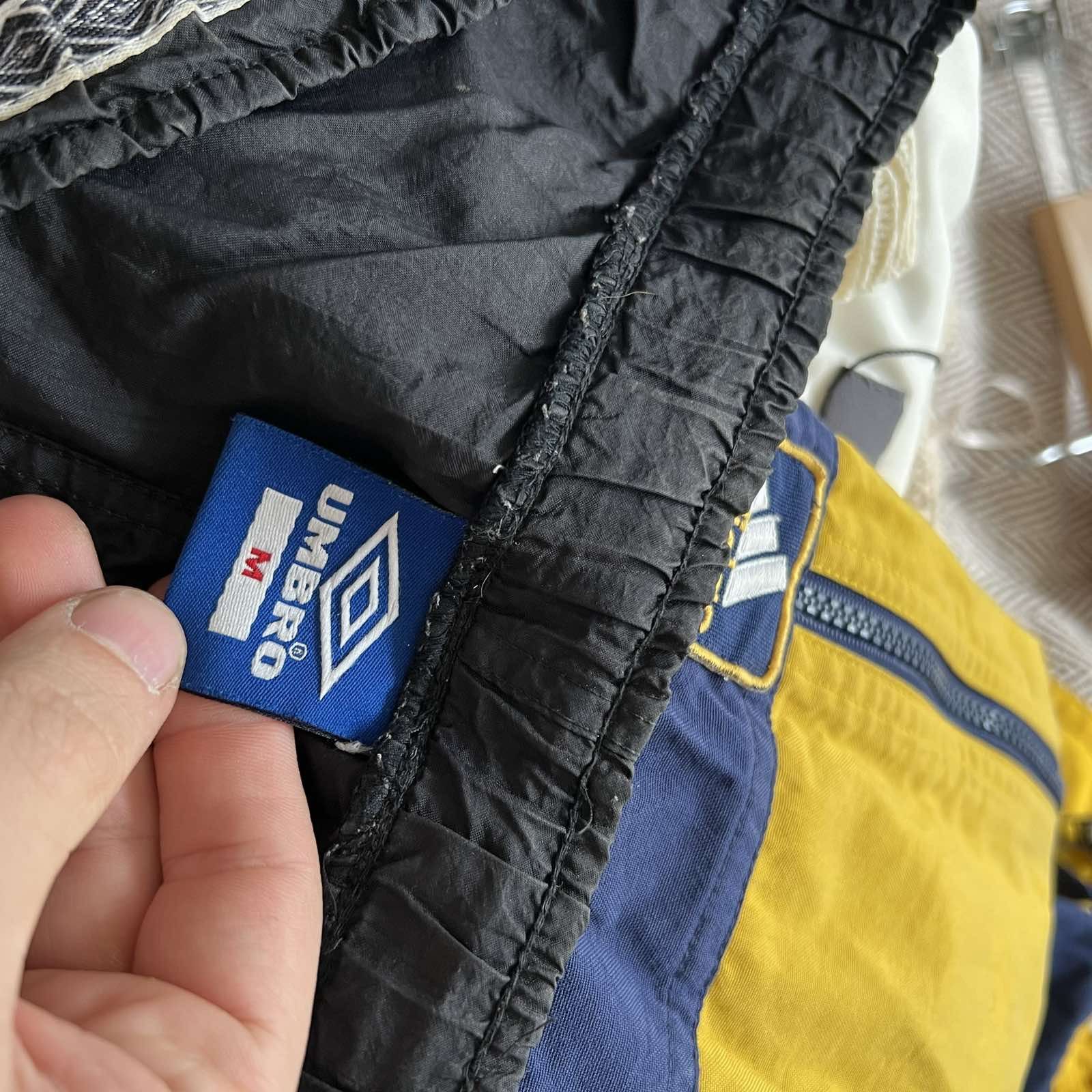 Vintage Vintage 90s Umbro Dark Black Nylon Shorts Size US 33 - 4 Thumbnail