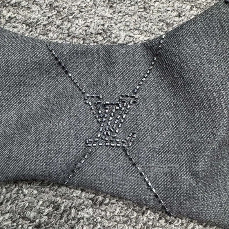 Louis Vuitton Louis Vuitton Beaded letter vest Size US M / EU 48-50 / 2 - 2 Thumbnail