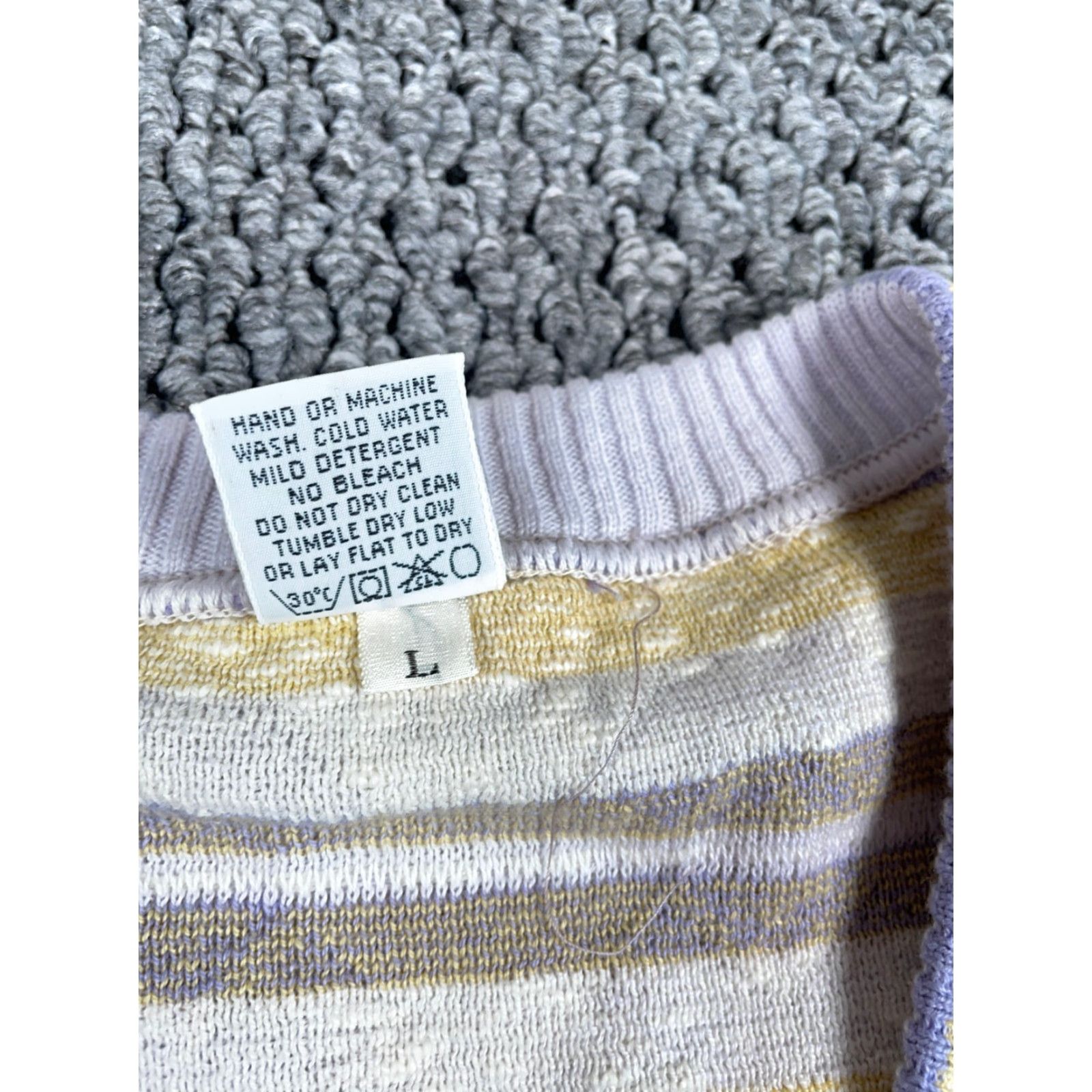 Vintage VINTAGE HEAD Geometric Knit Sweater Mens Large White Purple V-Neck Pullover 90s Style Embroidered Accent Knitwear Size US L / EU 52-54 / 3 - 4 Thumbnail