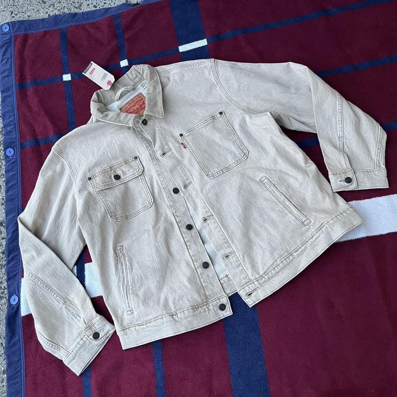 Levi's NWT Levi’s stock trucker jacket beige denim jacket Size US XL / EU 56 / 4 - 1 Thumbnail