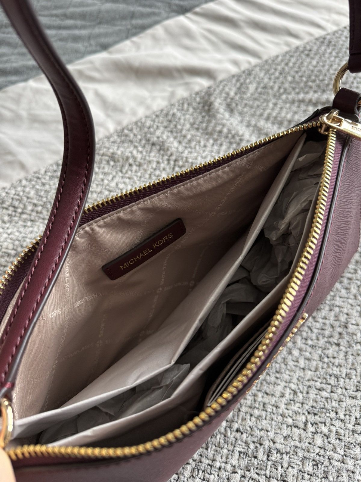 Michael Kors Michael Kors Vincent MD Pouchette Bag Size ONE SIZE - 7 Thumbnail