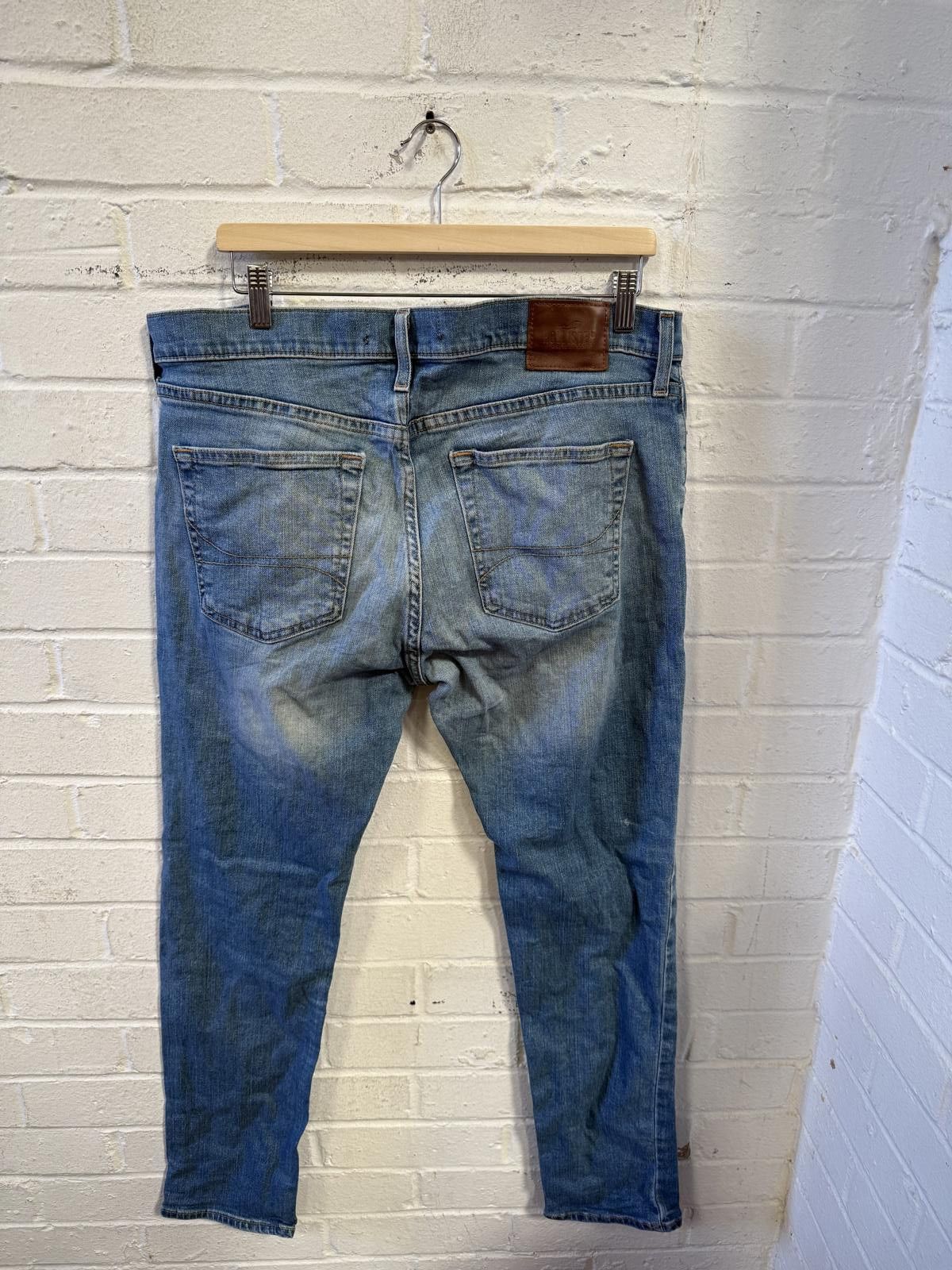 Hollister Hollister Men's Distressed Blue Jeans Size 32x29 Size US 32 / EU 48 - 2 Thumbnail