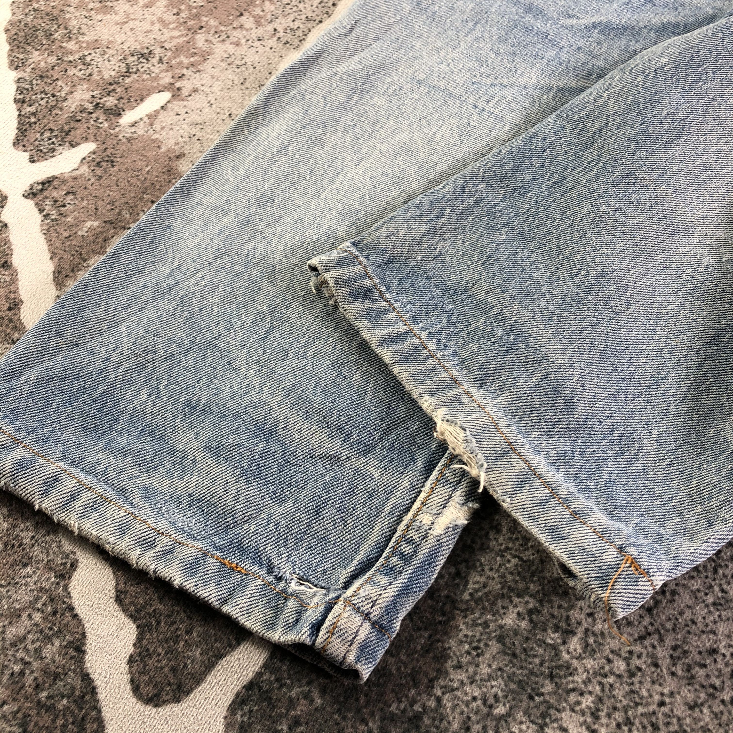Levi's Vintage Levis 501 Jeans Medium Wash Denim KJ3131 Size US 27 - 6 Thumbnail