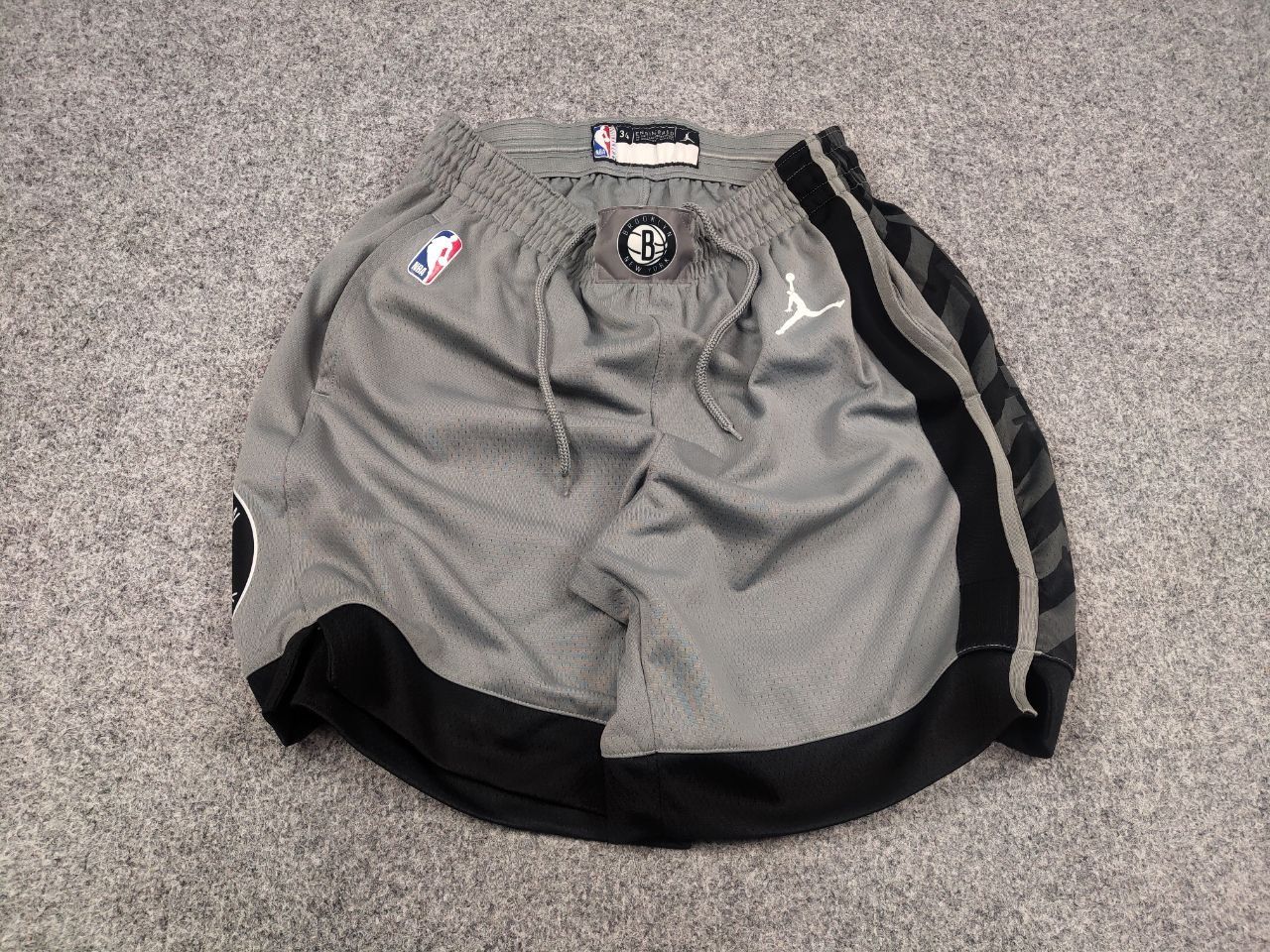Nike Vintage Nike Air Jordan x NBA Brooklyn New York Logo Shorts Size US 32 / EU 48 - 2 Thumbnail