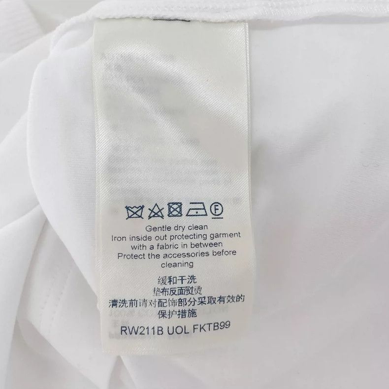 Louis Vuitton LOUIS VUITTON White leather logo T-shirt Size US M / EU 48-50 / 2 - 7 Thumbnail