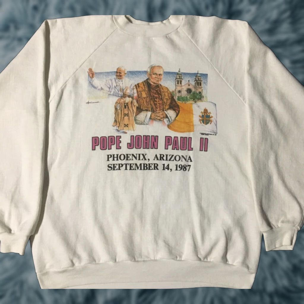 Vintage VINTAGE Pope John Paul II Phoenix AZ Faded Tour Sweatshirt L White Mens 1987 Catholic Religion Religion Angel Christmas Retro 80s 90s USA Arizona Size US L / EU 52-54 / 3 - 1 Thumbnail