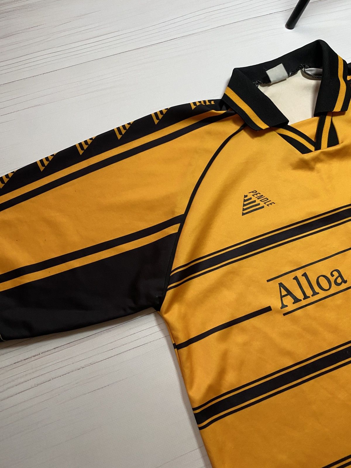 Vintage Vintage Alloa Athletic 2001/02 home soccer football jersey Size US XL / EU 56 / 4 - 12 Thumbnail