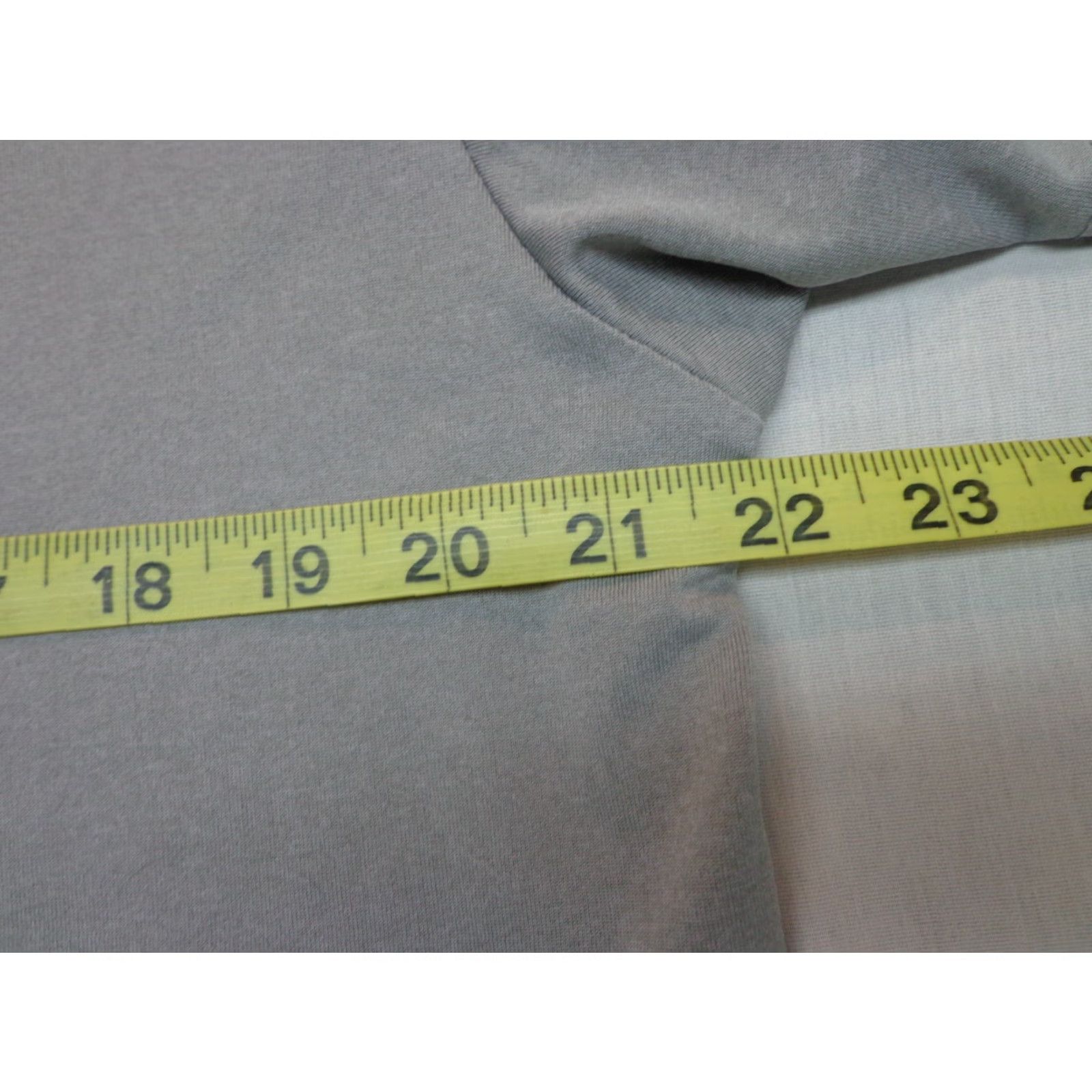 Vintage HEAD T-Shirt Gray V-Neck Polyester Large Men Short Sleeve Activewear Size US L / EU 52-54 / 3 - 7 Thumbnail