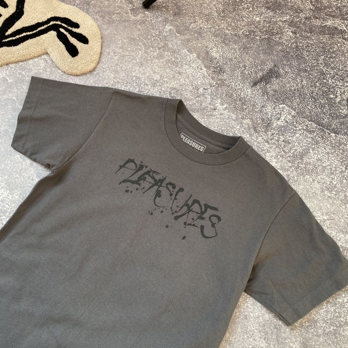 Pleasures Mens Pleasures Big Graphic Logo y2k designer luxury tee Size US S / EU 44-46 / 1 - 5 Thumbnail