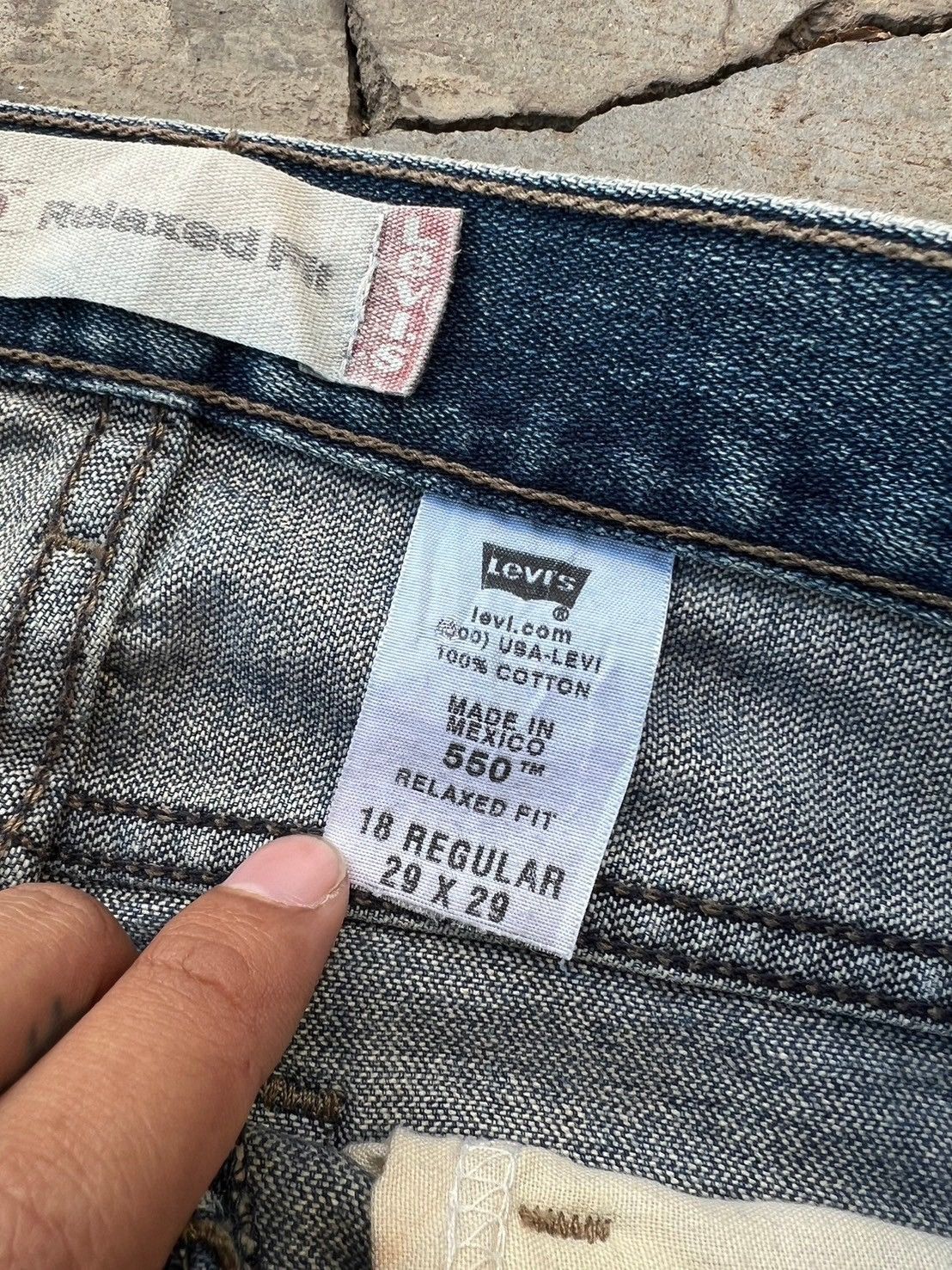 Levi's VINTAGE 2000s LEVI'S 550 DISTRESSED JEANS Size US 31 - 9 Thumbnail