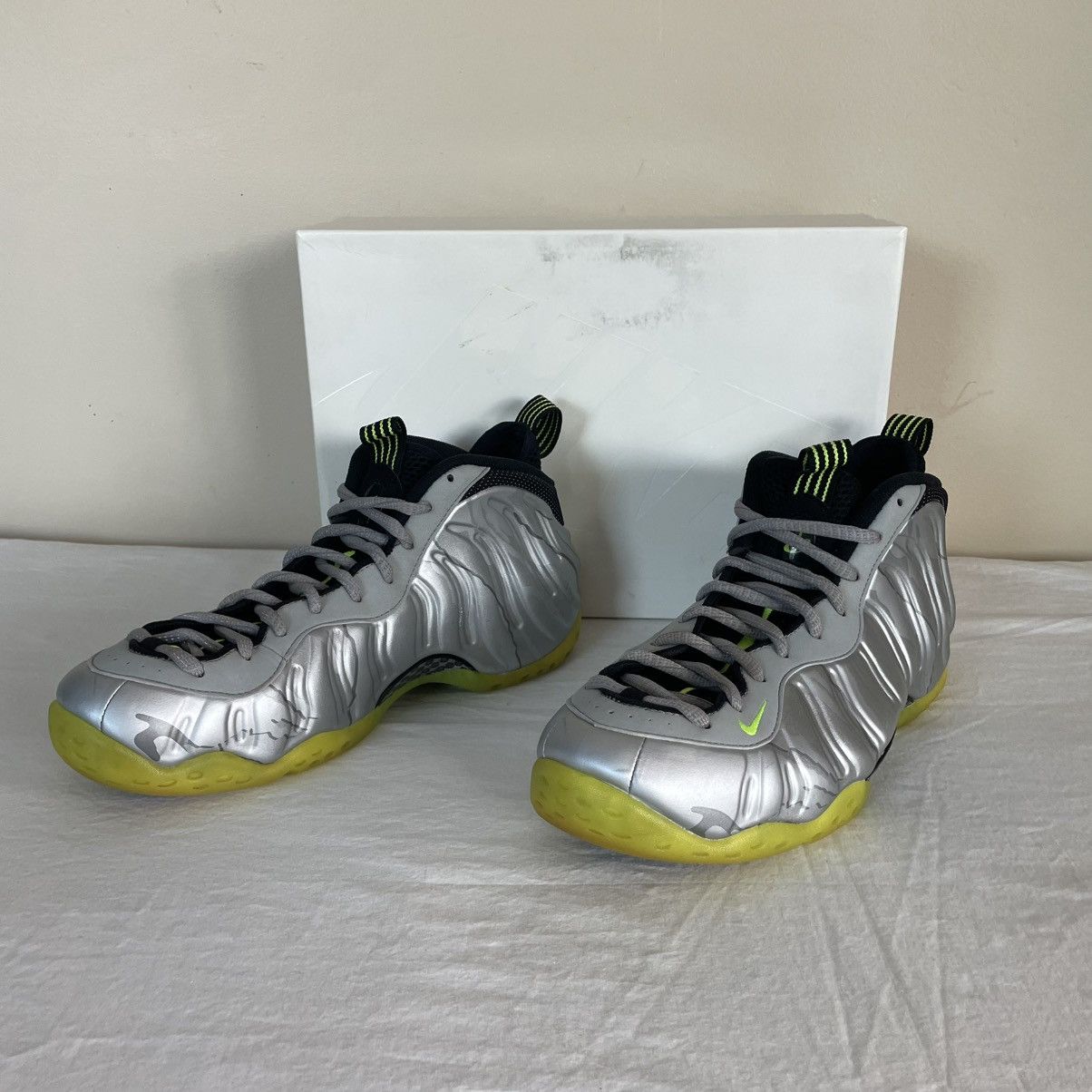 Nike Nike Foamposite One Silver Volt Camo Size 10.5 575420–004 Size US 10.5 / EU 43-44 - 5 Thumbnail