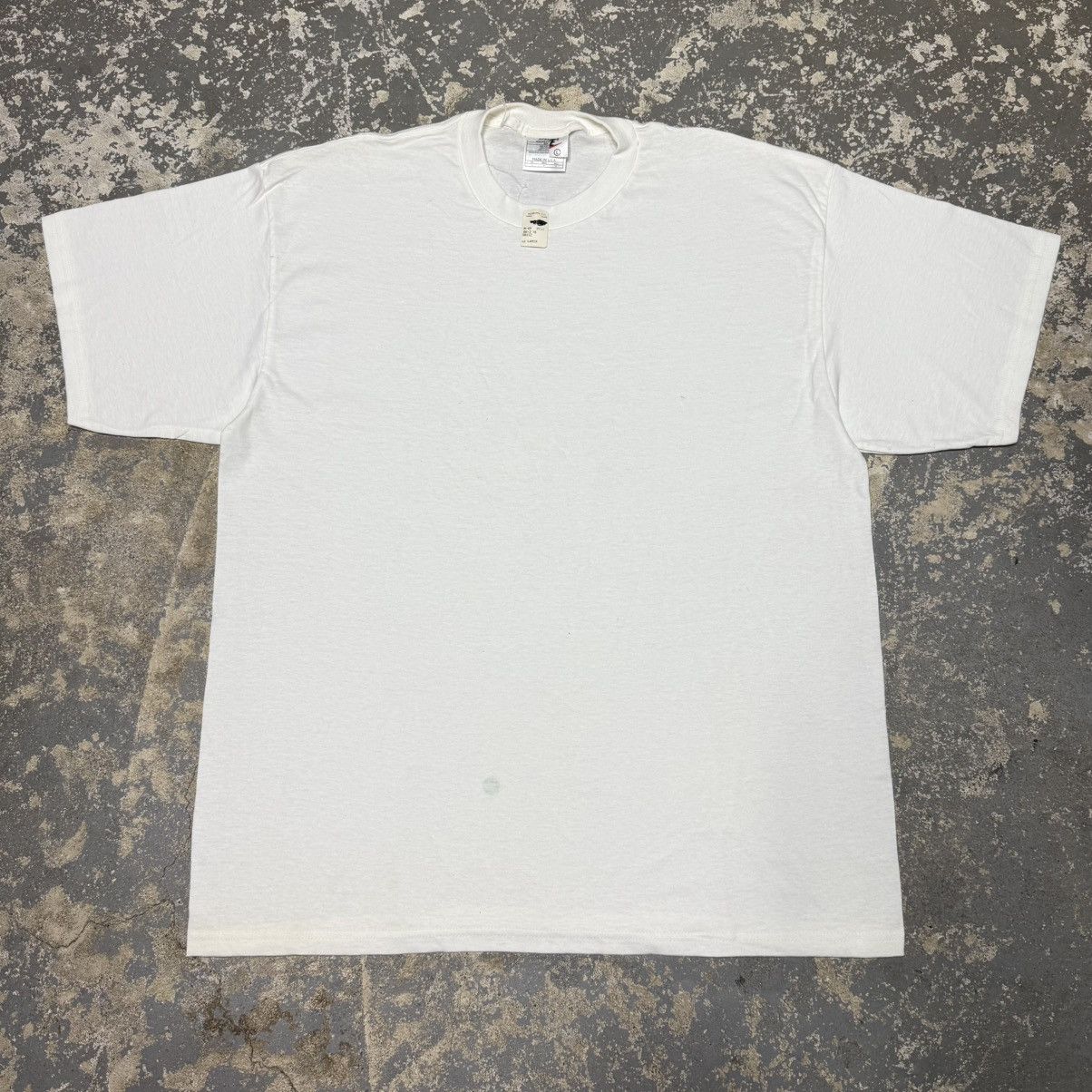 Nike Vintage Nike White Blank No Swoosh 90s Tshirt USA Size US L / EU 52-54 / 3 - 1 Thumbnail
